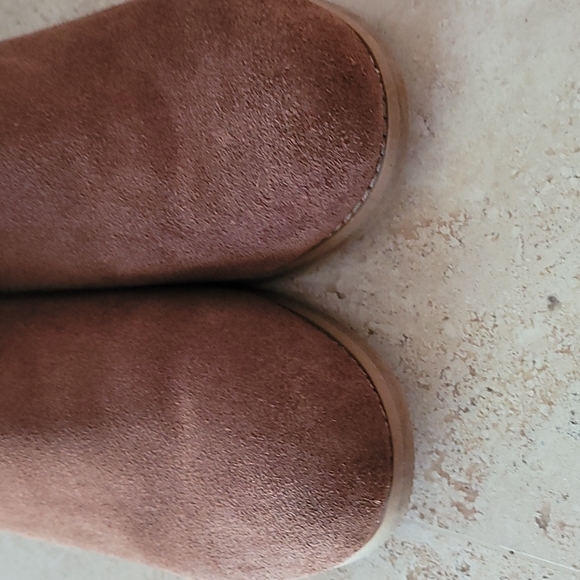 TOMS suede two-toned booties. Size 8 - Picture 4 of 10